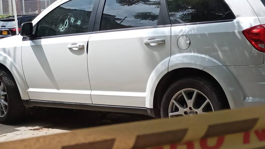 Balean a conductor de camioneta en el sector de Altos de Riomar