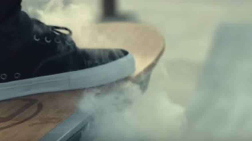 Lexus nos lleva de regreso al futuro con su monopatín volador