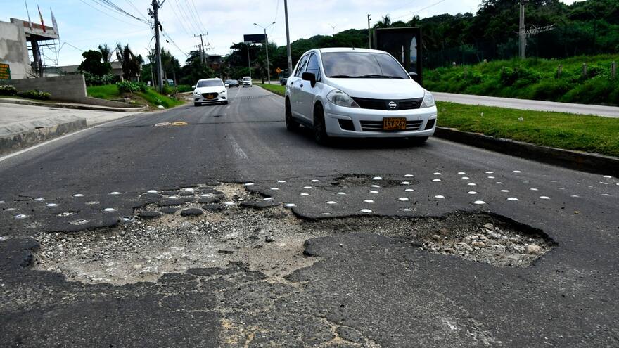 Inconformidad por huecos a lo largo del Corredor Universitario