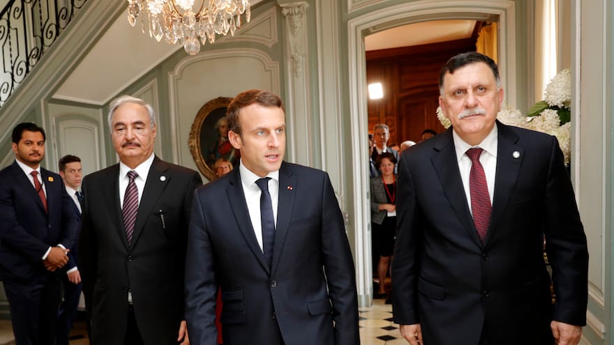 Se inicia encuentro de líderes rivales libios en Francia