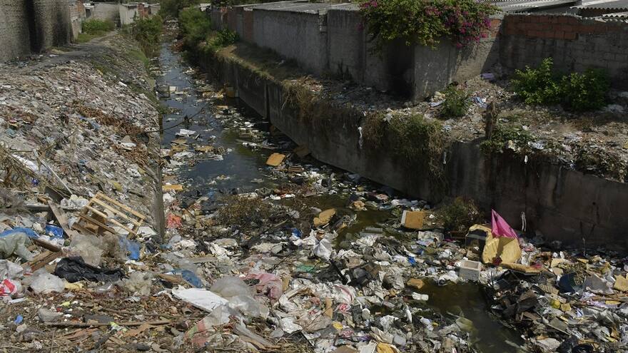 Molestia por basurero en el barrio Santo Domingo de Guzmán