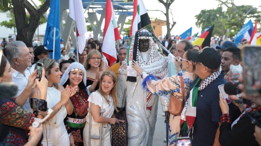 Gobernadora entregó las últimas esculturas de ‘Los Inmigrantes’