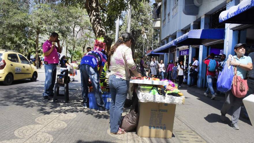 Expertas urgen disminuir informalidad laboral entre mujeres en Latinoamérica