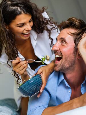 ¿Myanmar o Birmania?, hedonismo