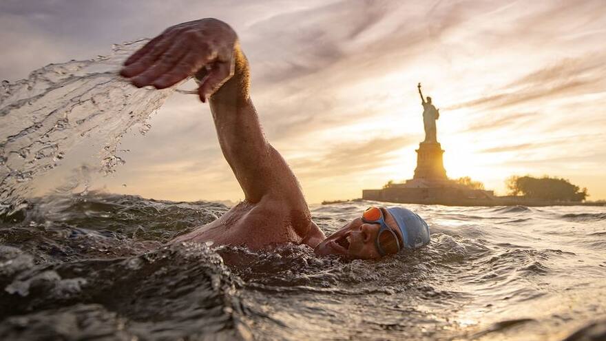 Lewis Pugh nadará 507 kms del Hudson para promover la salubridad de los ríos