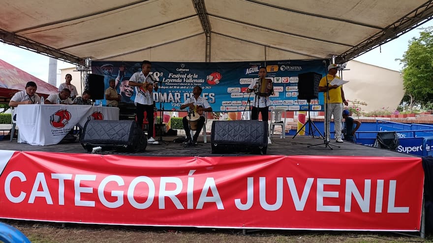 Los jóvenes demuestran su talento en busca de una corona en el Festival Vallenato