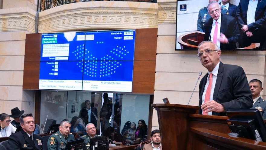 ¿Bombardeos van contra la paz total? ¿Hay giro en la estrategia militar?