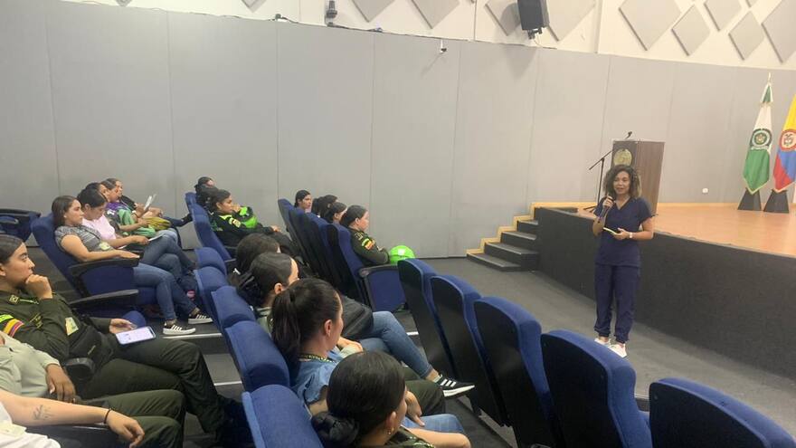 Cerca de 30 uniformados reciben charla para la prevención del suicidio