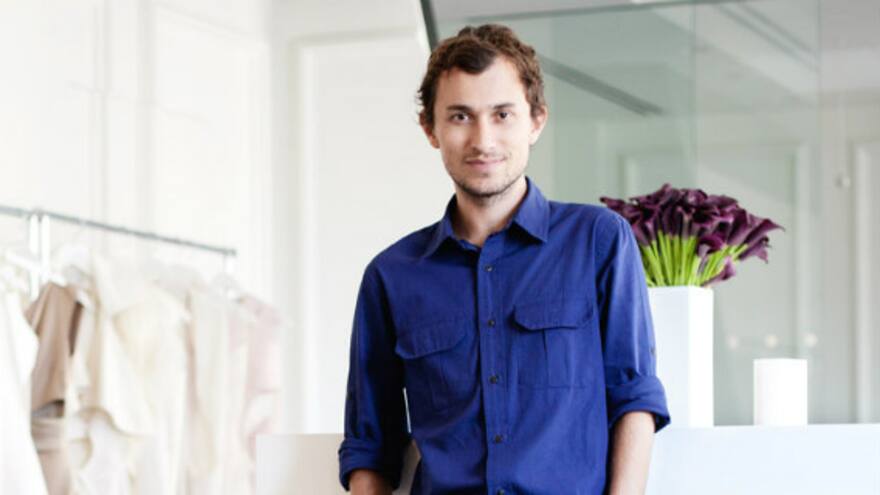 Colombiano Esteban Cortazar celebra su primer desfile oficial en París