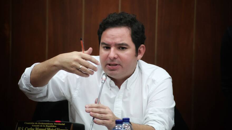 Senador Carlos Meisel arremete contra el presidente Petro en medio del Congreso