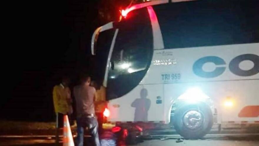 Dos hombres murieron tras ser arrollados por un bus en Buenavista, Córdoba