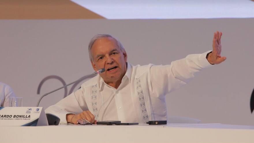 Contraloría abre indagación a Minhacienda por error en pago de nómina