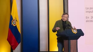 Petro cuestiona al Banco de la República y advierte que el alza de tasas afecta bonos de 637.000 adultos mayores