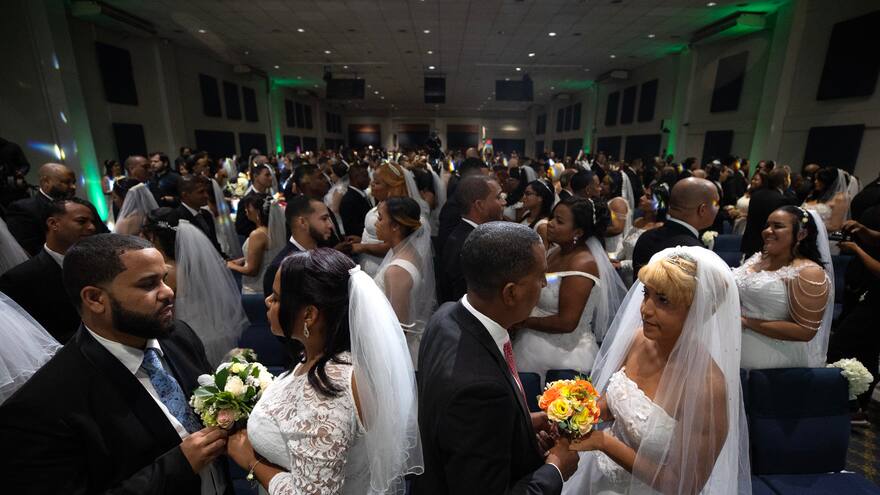 Boda multitudinaria: 78 parejas se casan al tiempo en República Dominicana