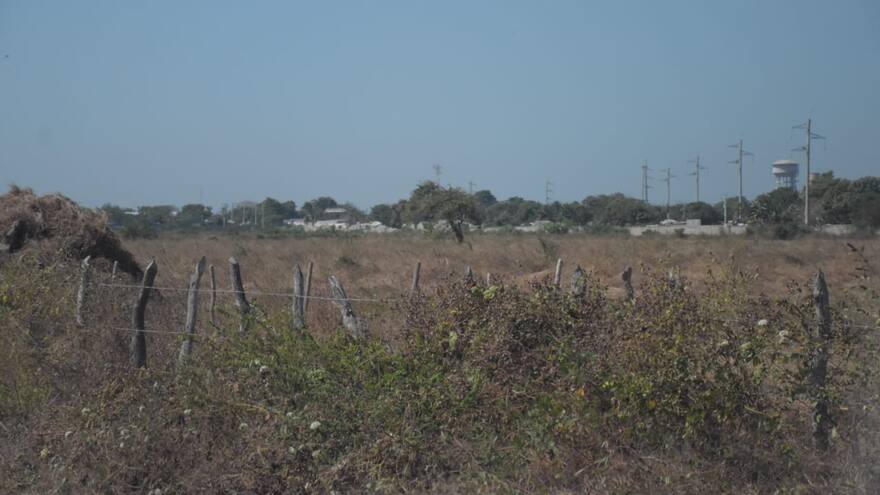 Hallan cadáver de hombre en Soledad con signos de tortura y cartel en pecho