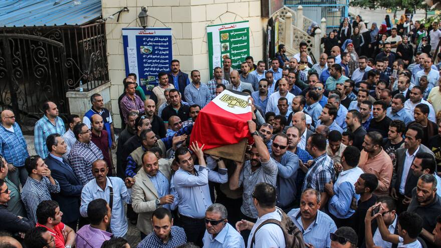 Mueren 16 policías egipcios en combates con islamistas