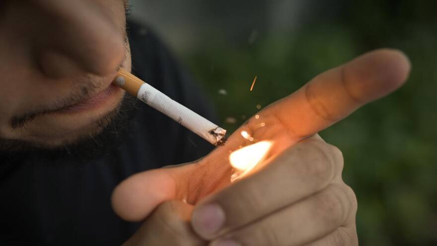 Nueva Zelanda prohibió la venta de cigarrillos a partir de 2027, siendo el segundo país donde no se puede fumar