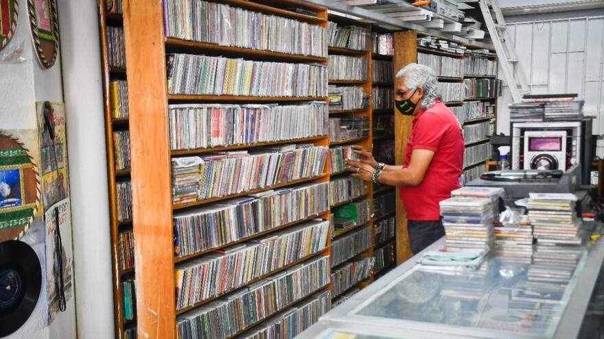 'La tecnología acaba con los discos compactos', dicen vendedores