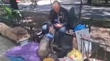 Este famoso actor vive en condición de calle con sus mascotas: “Perdió su trabajo y busca albergue”