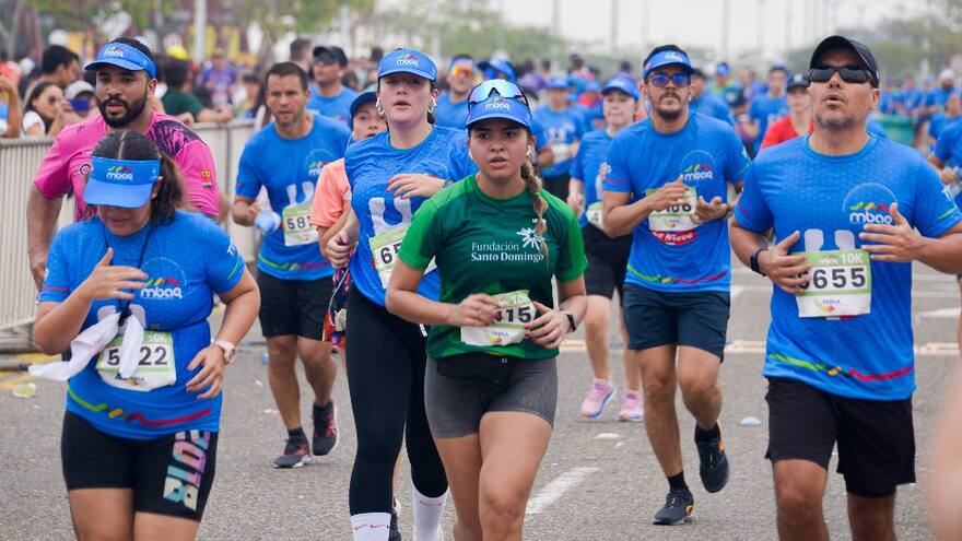 Mario Patiño y Ana Joaquina Rondón, reyes de la Maratón de Barranquilla