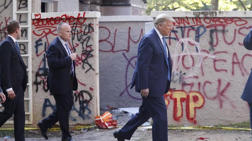 Trump anuncia despliegue de miles de soldados en Washington DC