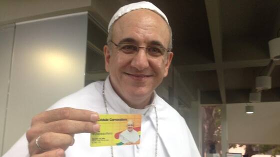 El doble del papa Francisco en Barranquilla también llora su partida