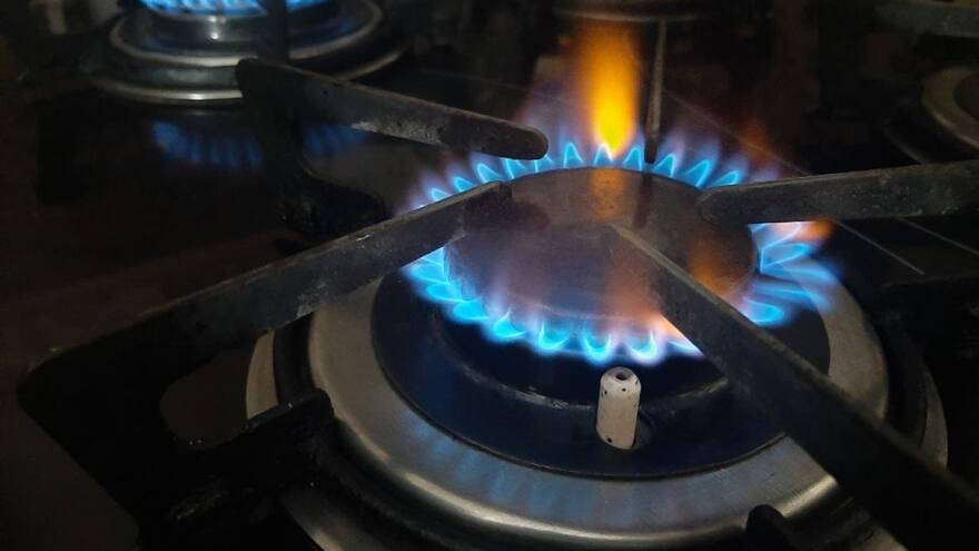 Gremios de energía y gas respondieron a Petro tras el anuncio de regular servicios público