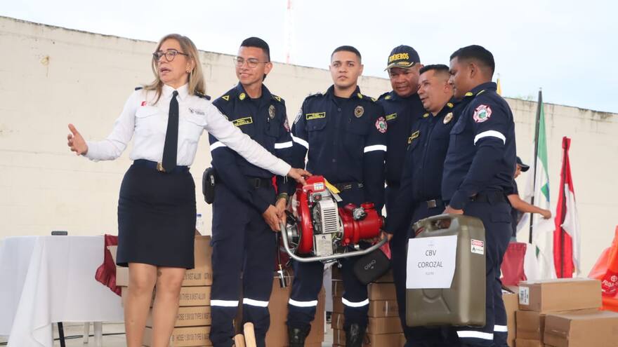 Dirección Nacional de Bomberos entregó dotaciones a los organismos en Sucre