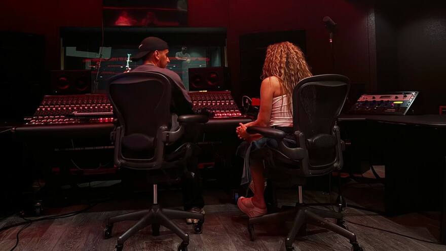Shakira no para: publicó fotografía en estudio con importante productor musical