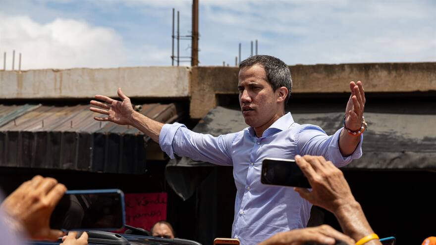 Guaidó denuncia como 'emboscada del régimen' agresión sufrida en un restaurante