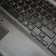 Esto significan las rayitas en las teclas F y J del teclado: ¿para qué sirven realmente?