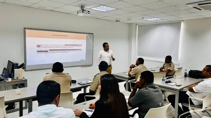 Miembros de Fuerzas Armadas de Honduras, presentes en curso de Unilibre