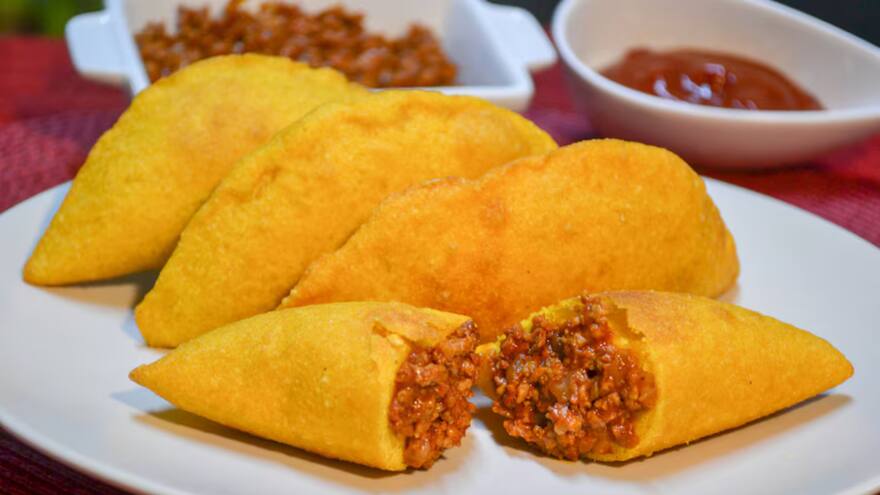 Empanadas crocantes con ají de tomate de árbol, una receta que le encantará