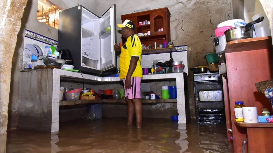 Desviaciones de canales de agua causan inundaciones en Guachoche y Guacochito