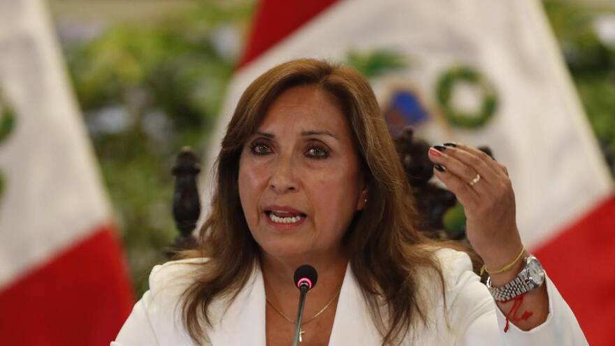 Presidenta de Perú renueva su gabinete en plena crisis por ‘caso Rolex’