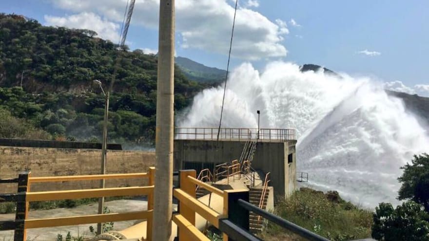 Descargas controladas desde presa El Cercado a río Ranchería