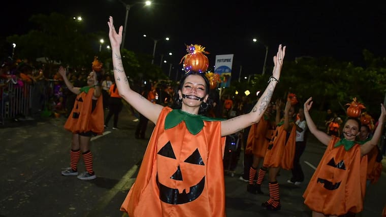 Los disfraces y la alegría se tomaron el Gran Malecón en el desfile de Cantores Killeros
