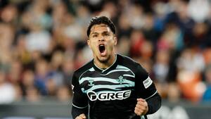 Cucho Hernández fue intervenido para mejorar su respiración y estará unos días fuera de las canchas