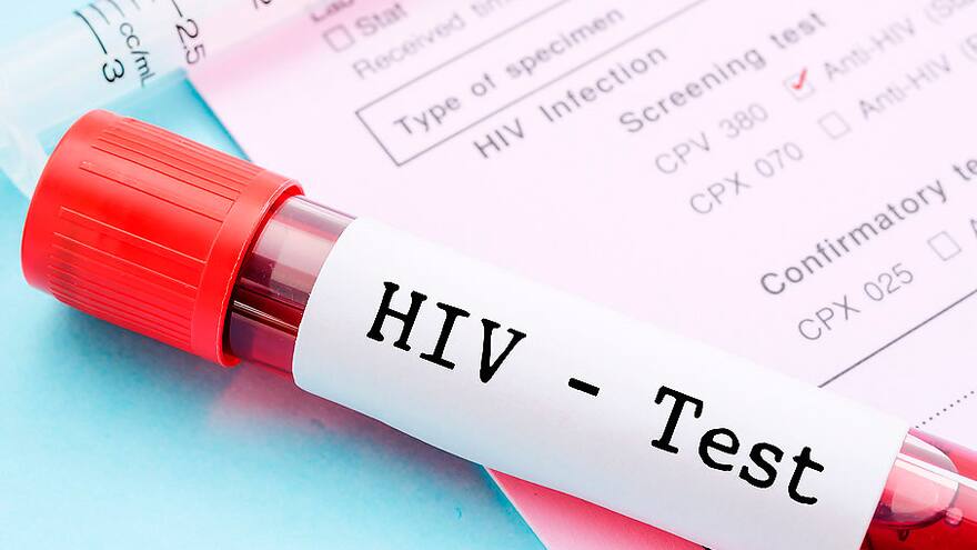 Logran controlar el VIH en niña de nueve años