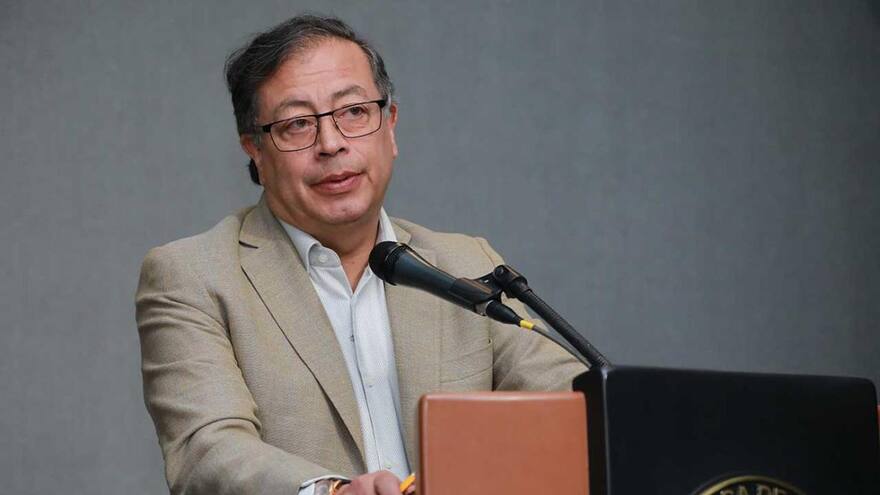 Gustavo Petro pide estudiar proyecto de tren Buenaventura-Barranquilla ante restricciones en canal de Panamá por la sequía