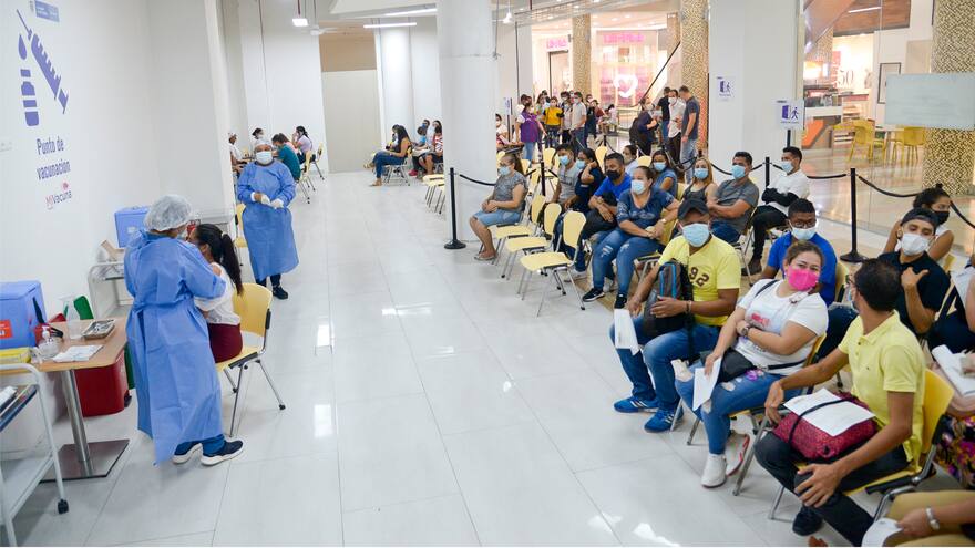 Liberan dosis de Pfizer para vacunación masiva