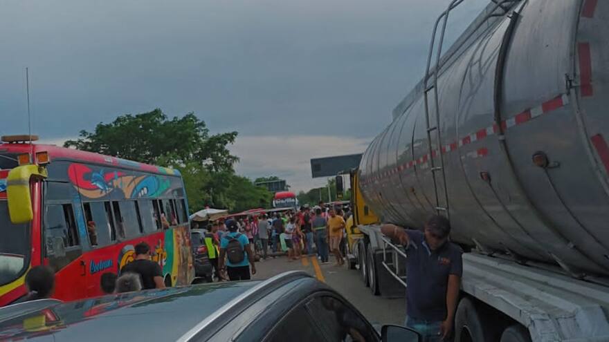 Reportan bloqueos en la Vía Oriental este jueves