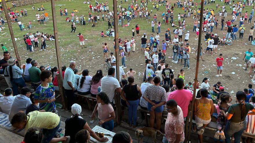 Sin haber iniciado las corralejas la plaza ya tuvo cientos de espectadores