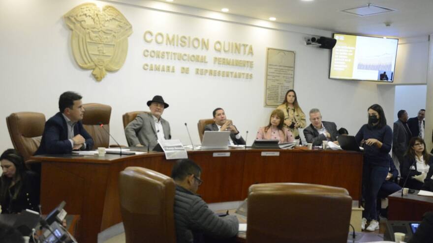 Minminas financiará autogeneración de energía para bajar tarifas en el Caribe