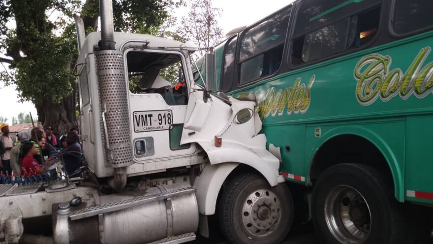 Accidente de bus escolar deja al menos 16 niños heridos en Valle del Cauca