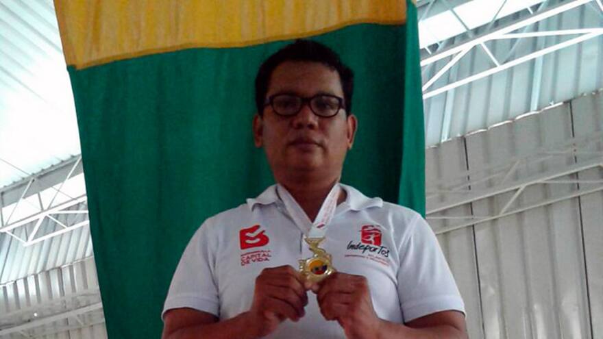 Judoca Francisco Ruiz se cuelga una presea de oro