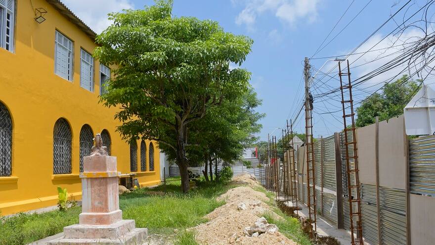 Avanzan obras de infraestructura en colegios oficiales