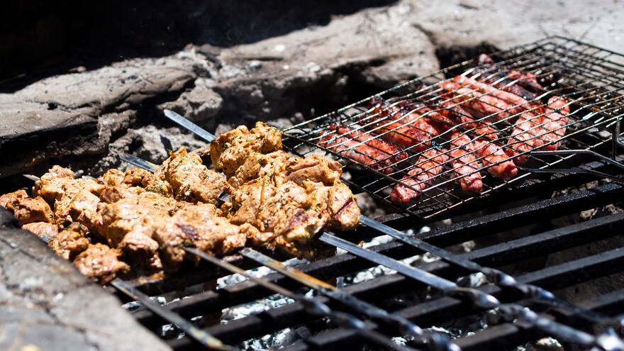 ¿Lo pueden multar por hacer un asado en la calle? Esto dice la ley en Colombia