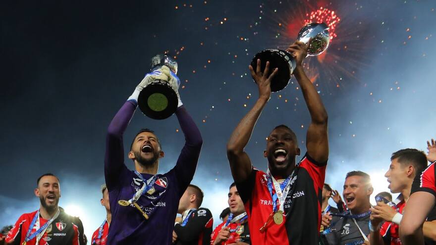 Vargas y Quiñones festejan con el Atlas