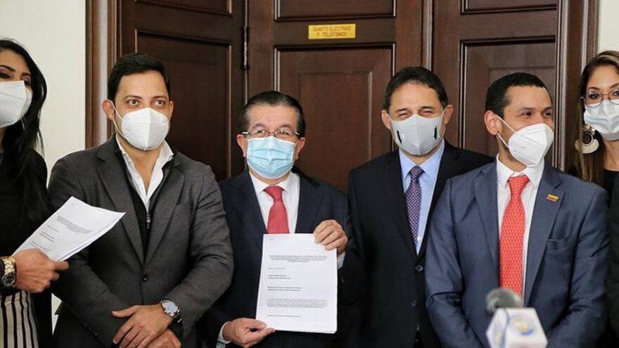 Gremios médicos anuncian movilización para hundir reforma a la salud